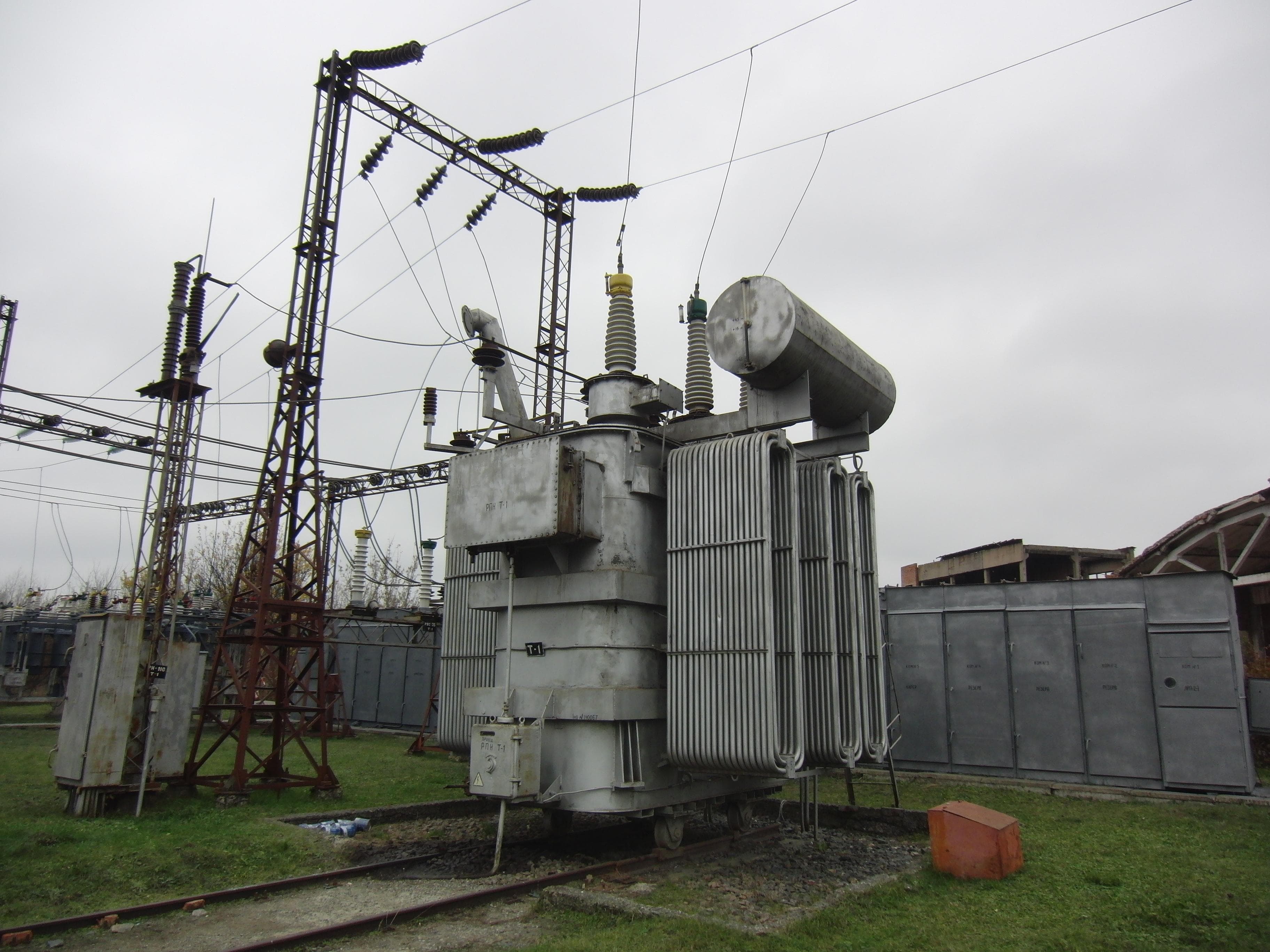 High-voltage transformer equipment